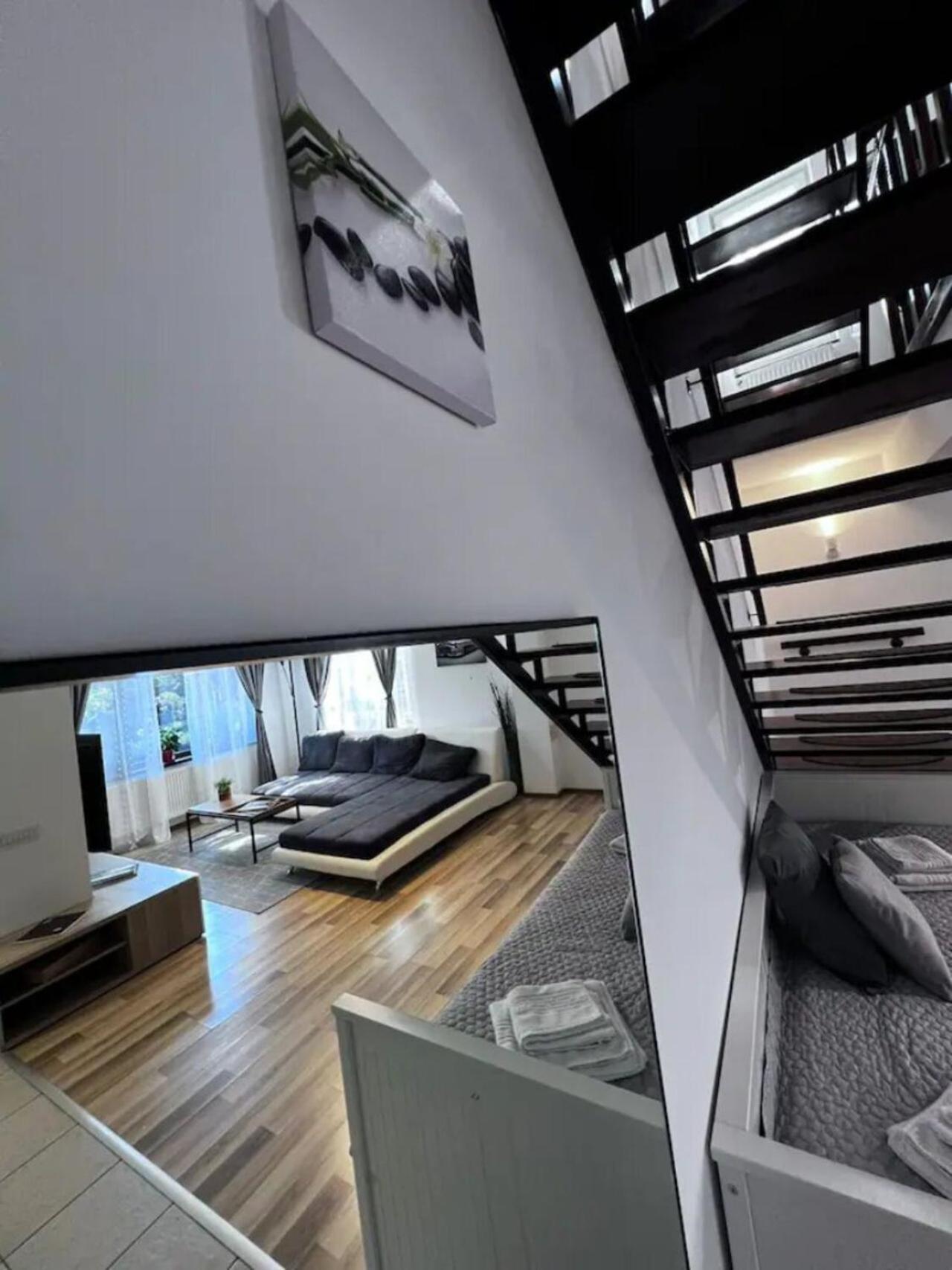 Vila Luminoasa Cu Curte Privata Bukarest Exterior foto