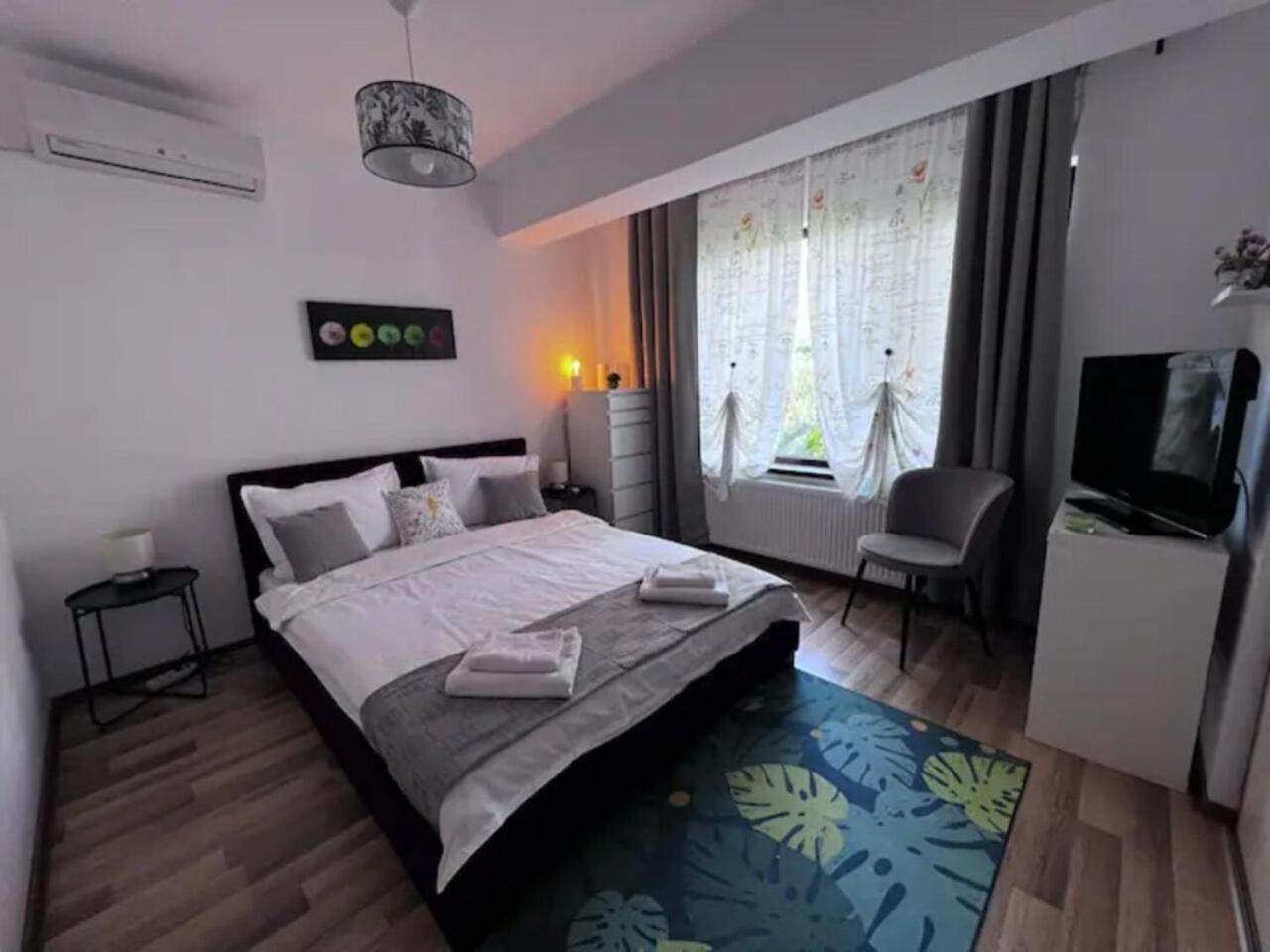 Vila Luminoasa Cu Curte Privata Bukarest Exterior foto