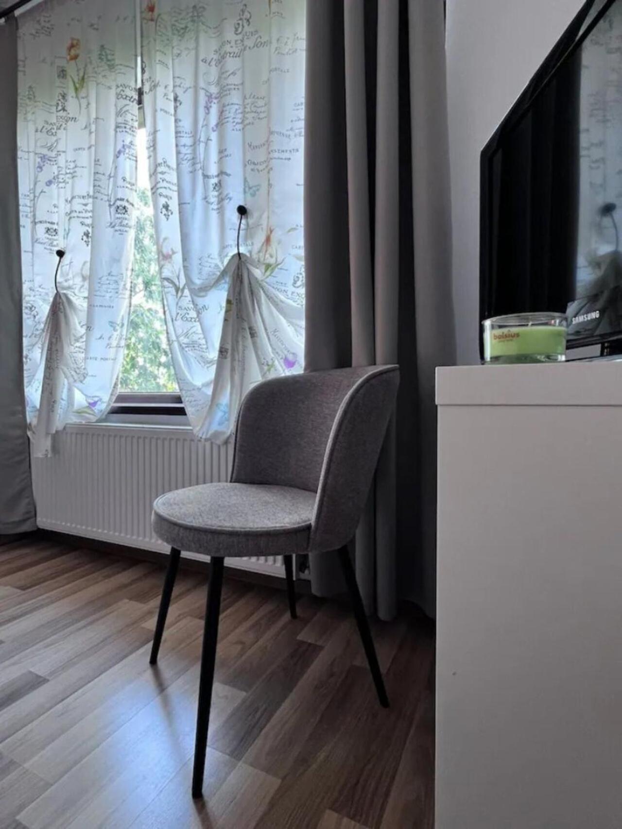 Vila Luminoasa Cu Curte Privata Bukarest Exterior foto