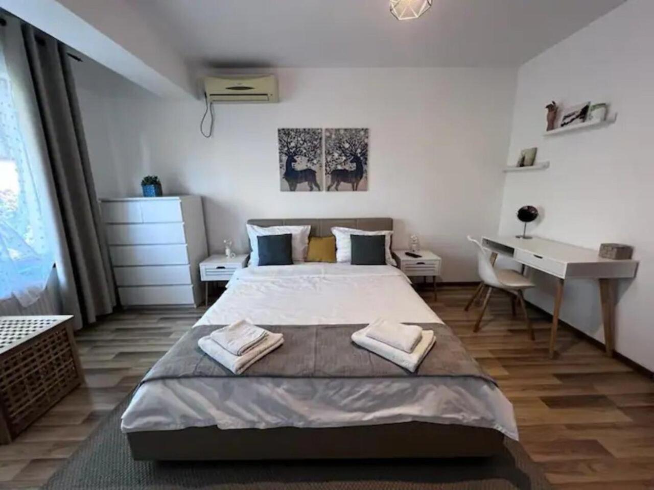 Vila Luminoasa Cu Curte Privata Bukarest Exterior foto