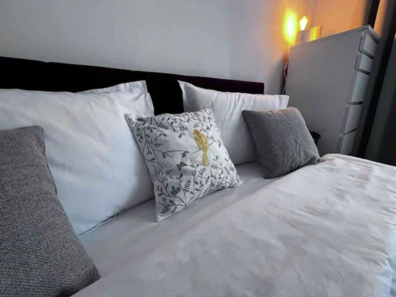 Vila Luminoasa Cu Curte Privata Bukarest Exterior foto