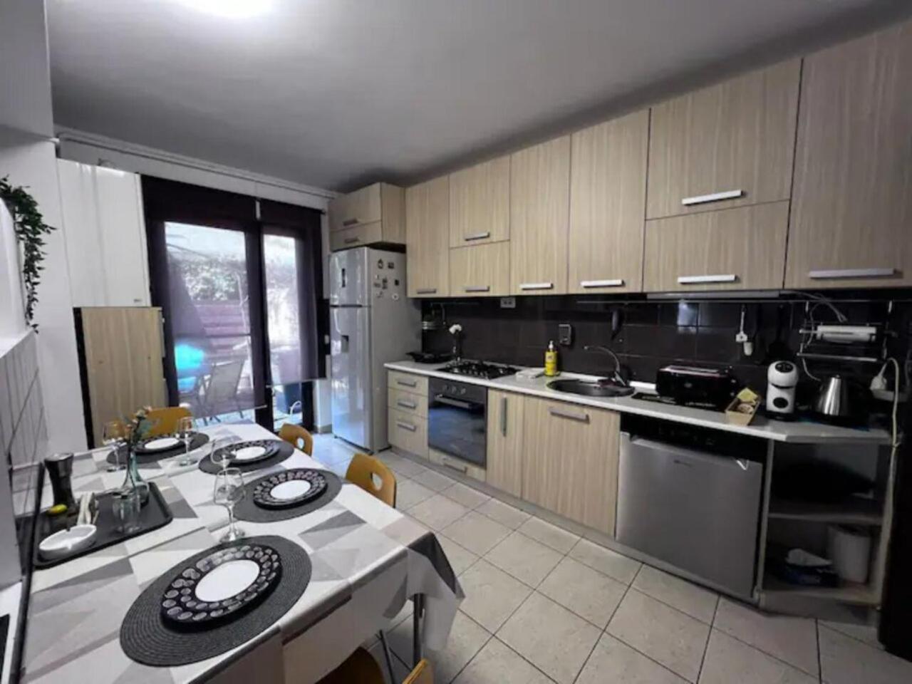 Vila Luminoasa Cu Curte Privata Bukarest Exterior foto