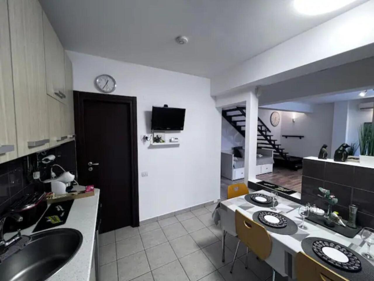 Vila Luminoasa Cu Curte Privata Bukarest Exterior foto