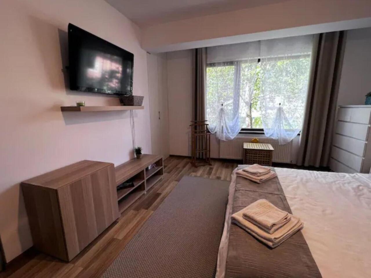 Vila Luminoasa Cu Curte Privata Bukarest Exterior foto