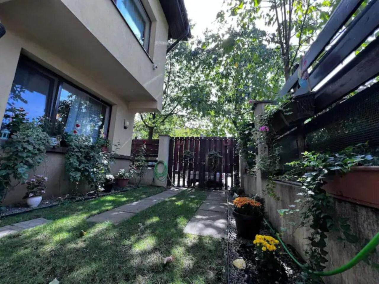 Vila Luminoasa Cu Curte Privata Bukarest Exterior foto