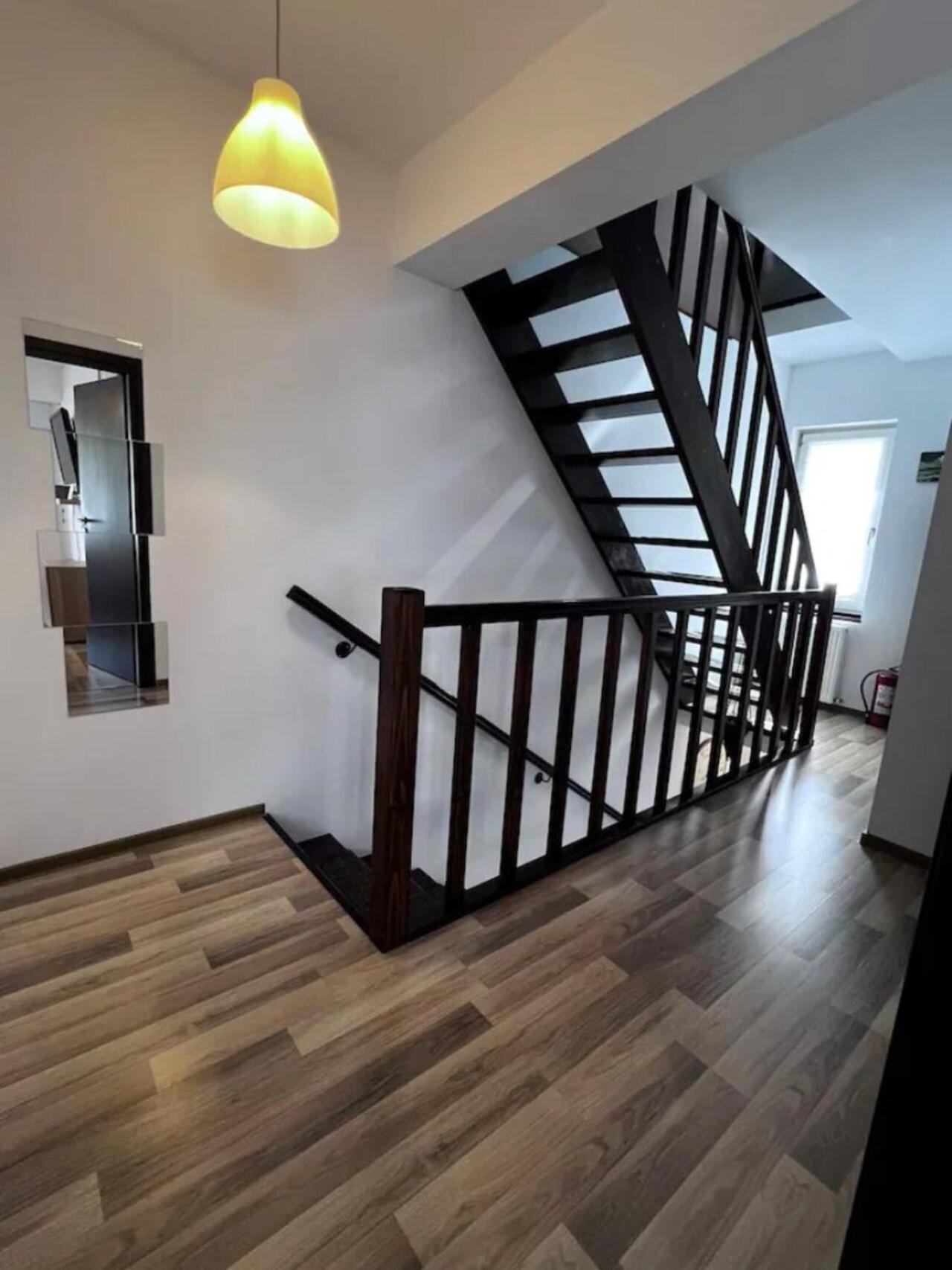 Vila Luminoasa Cu Curte Privata Bukarest Exterior foto