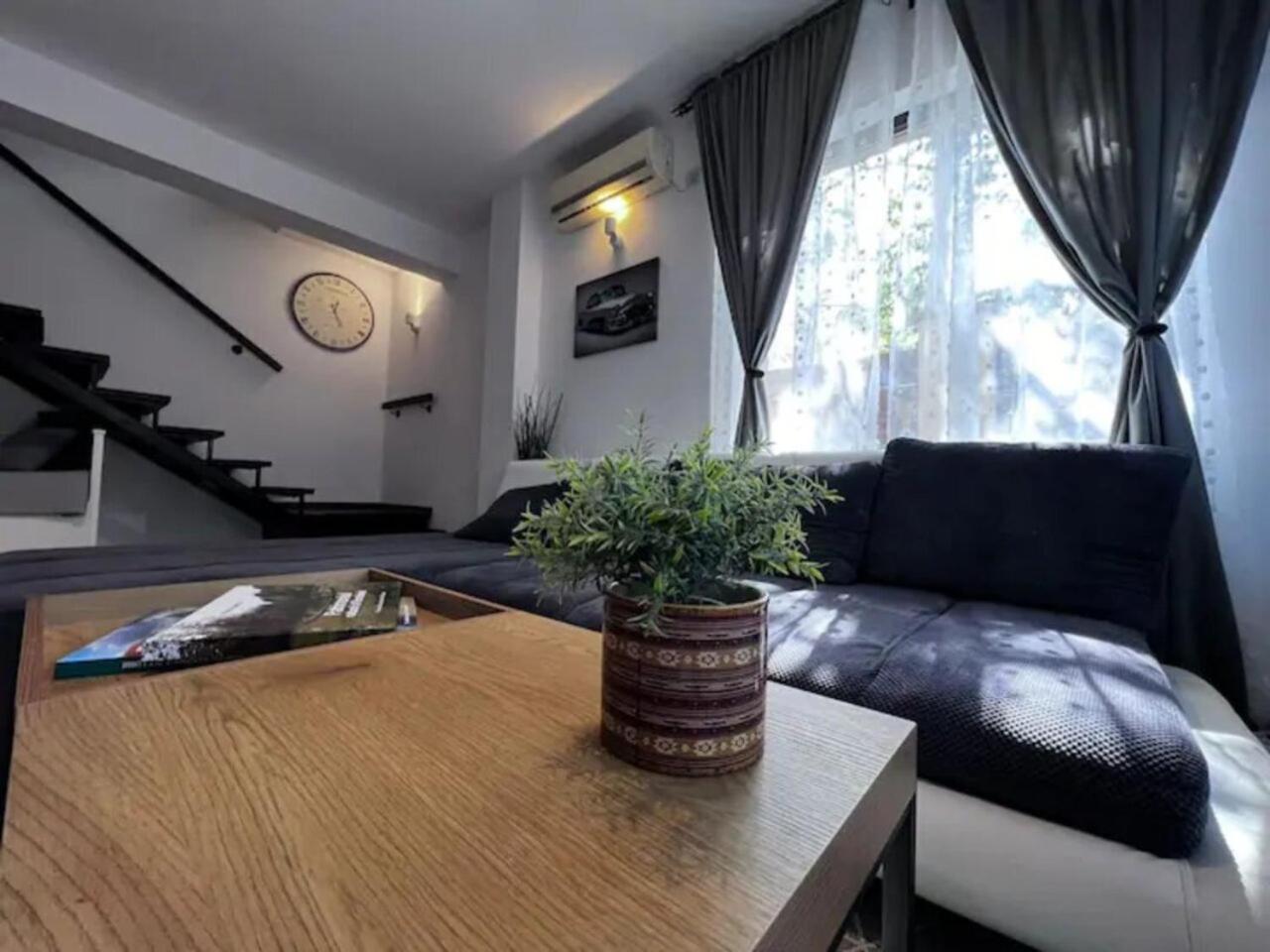 Vila Luminoasa Cu Curte Privata Bukarest Exterior foto