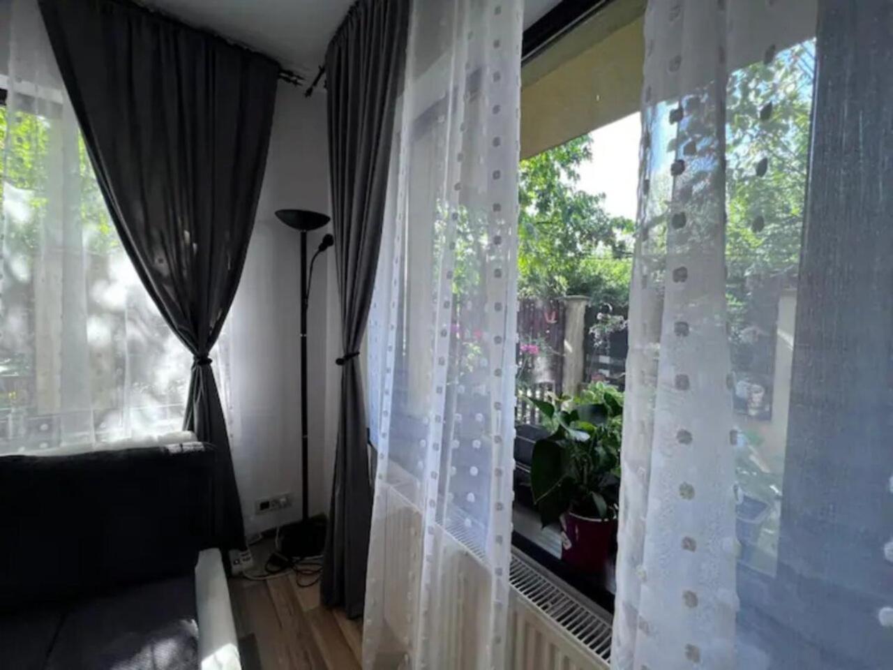Vila Luminoasa Cu Curte Privata Bukarest Exterior foto