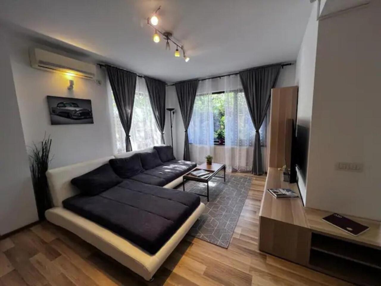 Vila Luminoasa Cu Curte Privata Bukarest Exterior foto